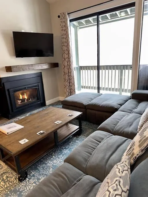 Rustic Modern Condo - Close To Village - Sleeps 10 Mammoth Lakes