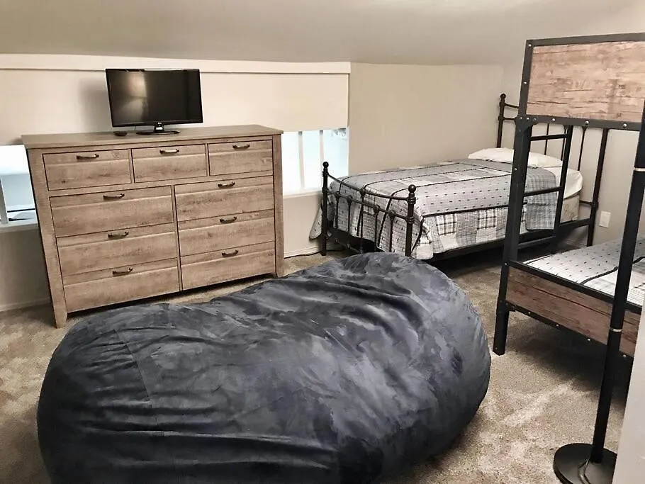 Rustic Modern Condo - Close To Village - Sleeps 10 Mammoth Lakes